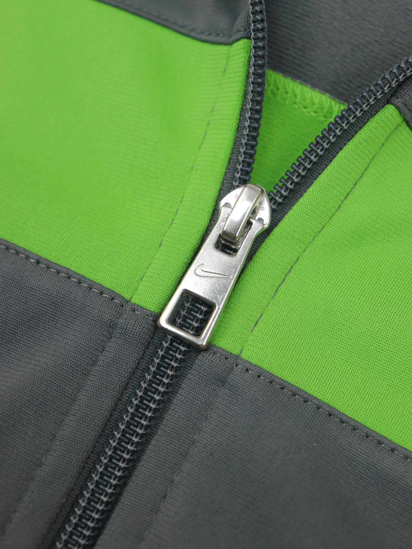VINTAGE NIKE JACKET 00S