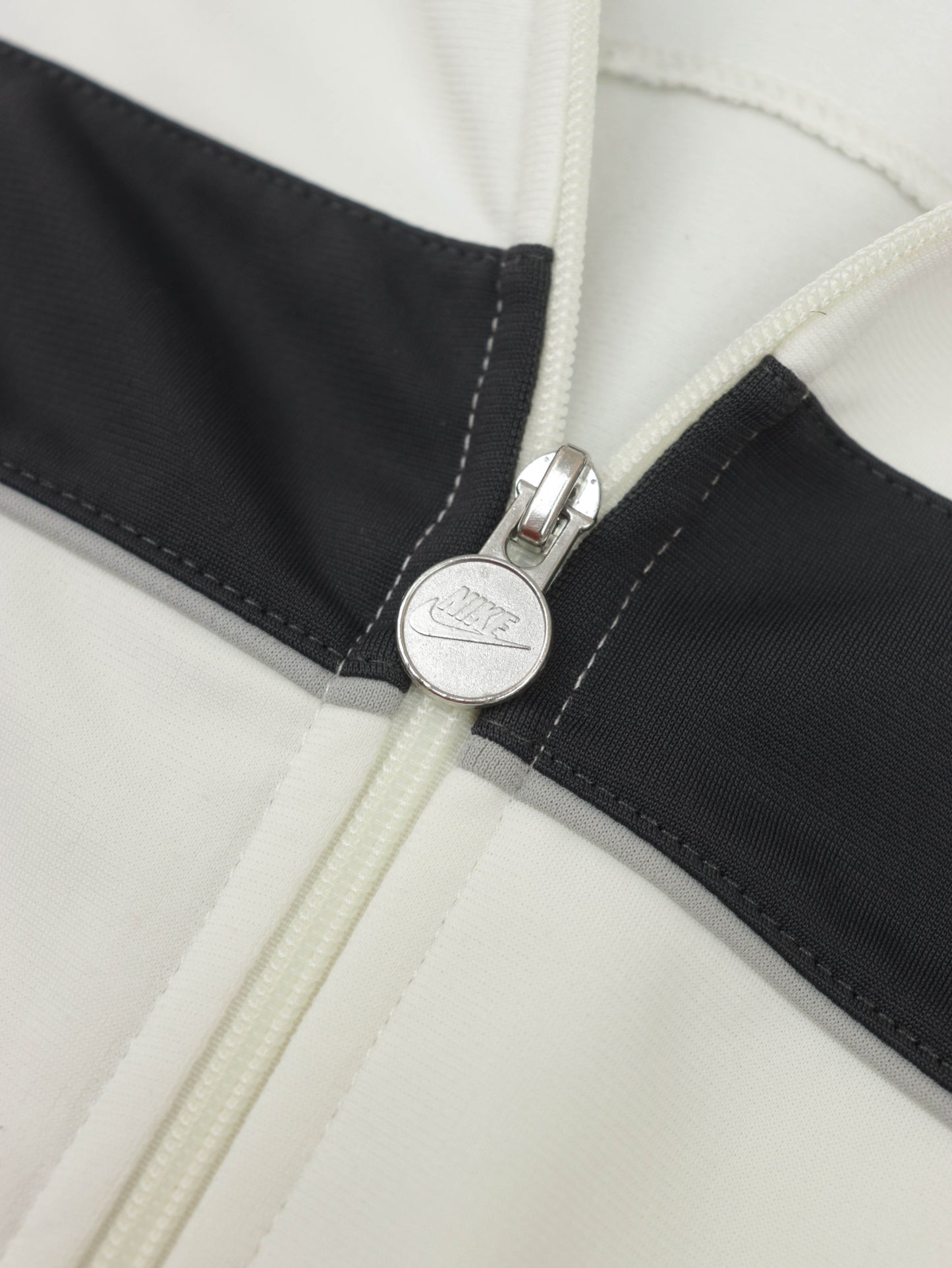 VINTAGE NIKE JACKET 00S