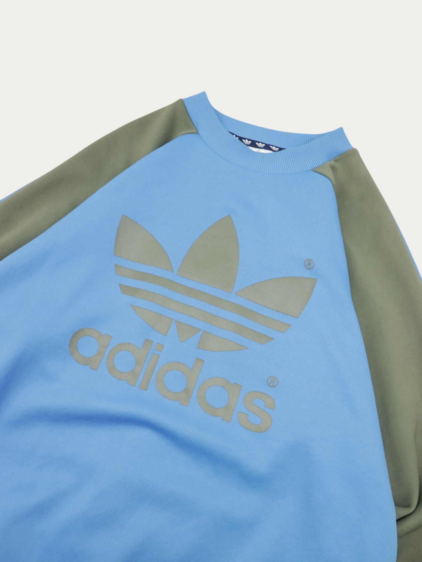 ADIDAS VINTAGE 90S SWEATSHIRT