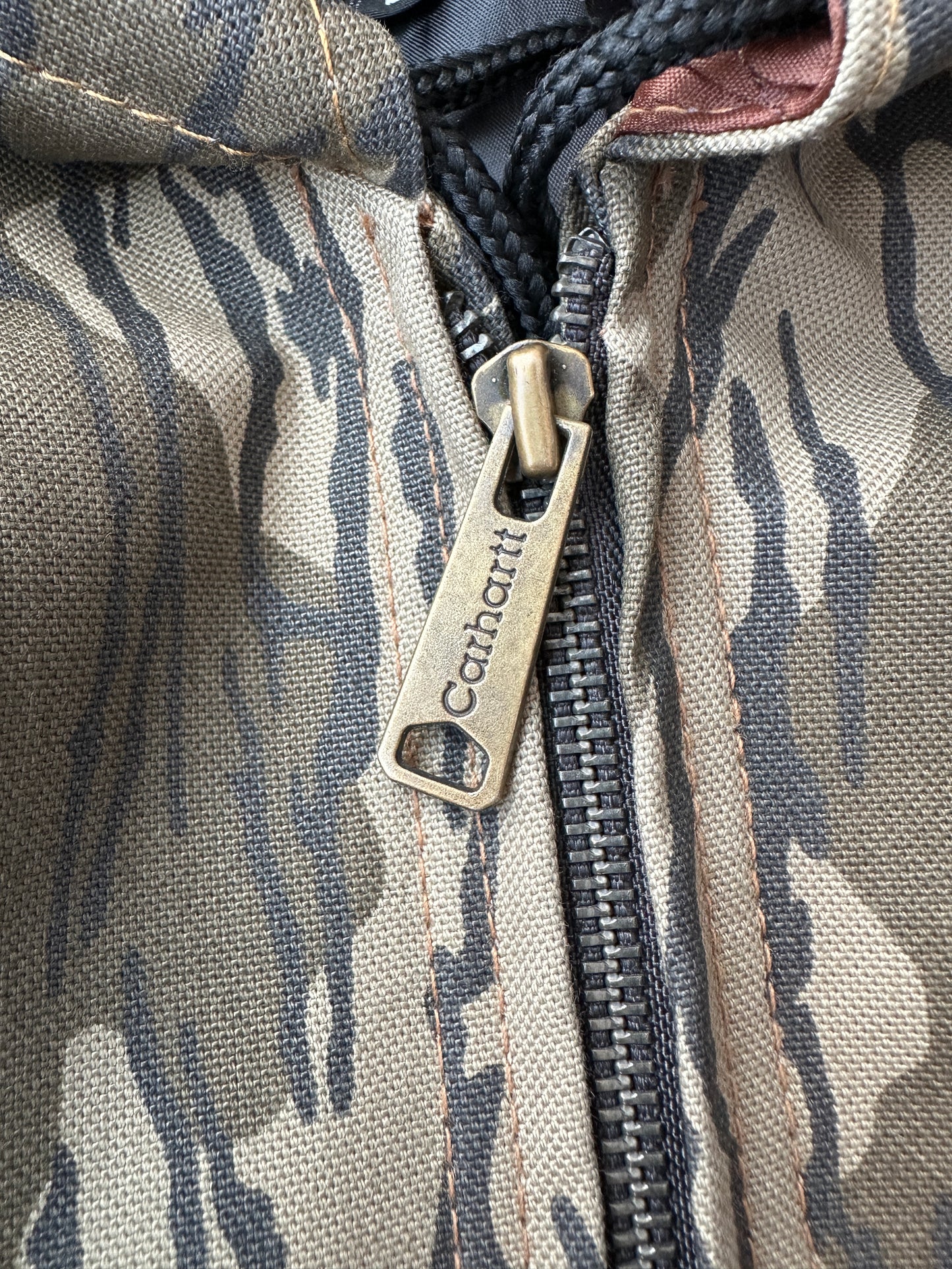 Chaqueta Carhartt camo rework