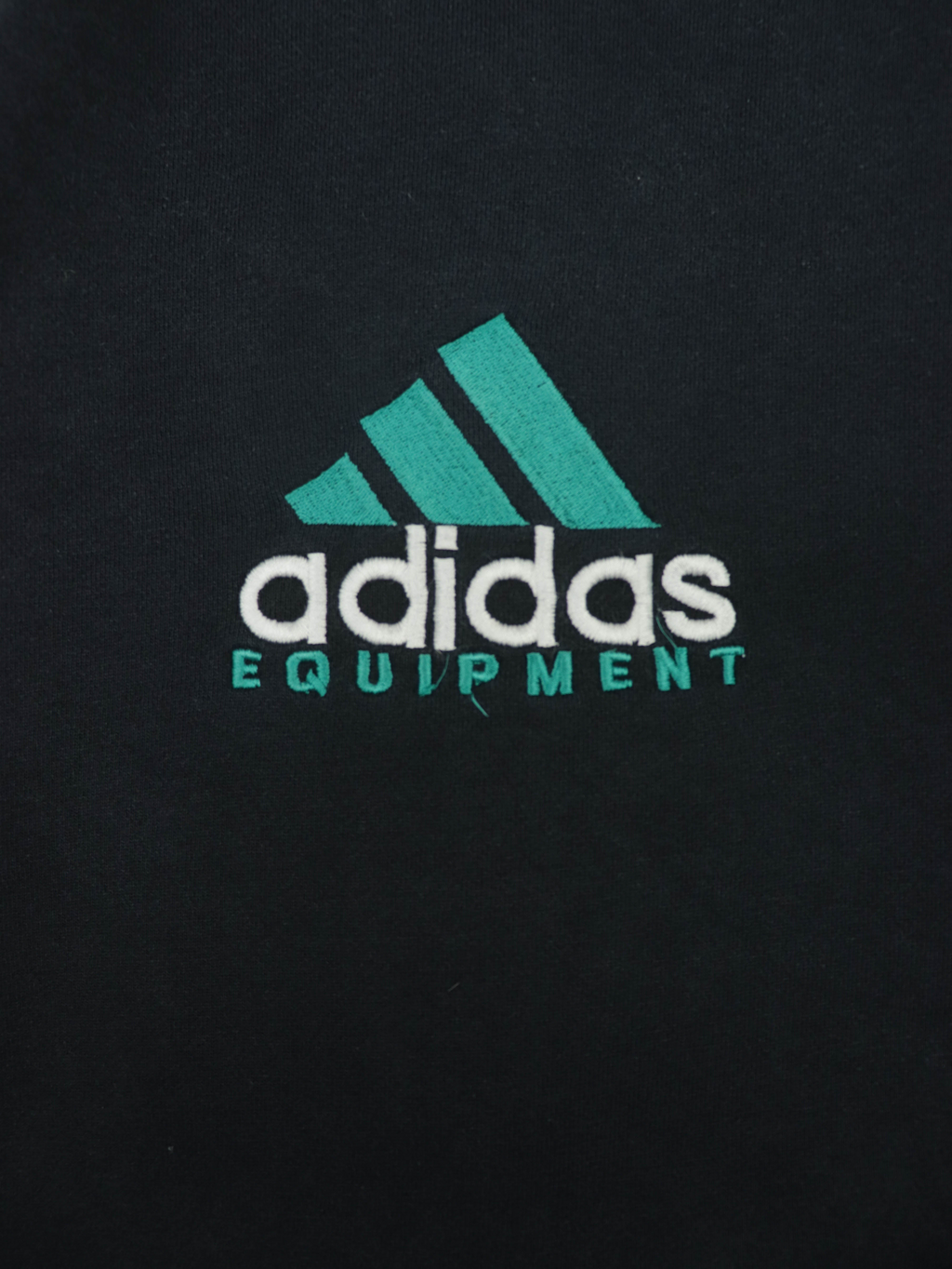 Sudadera Alabama Vintage Adidas Equipment negra con logo bordado en verde y blanco estilo años 90