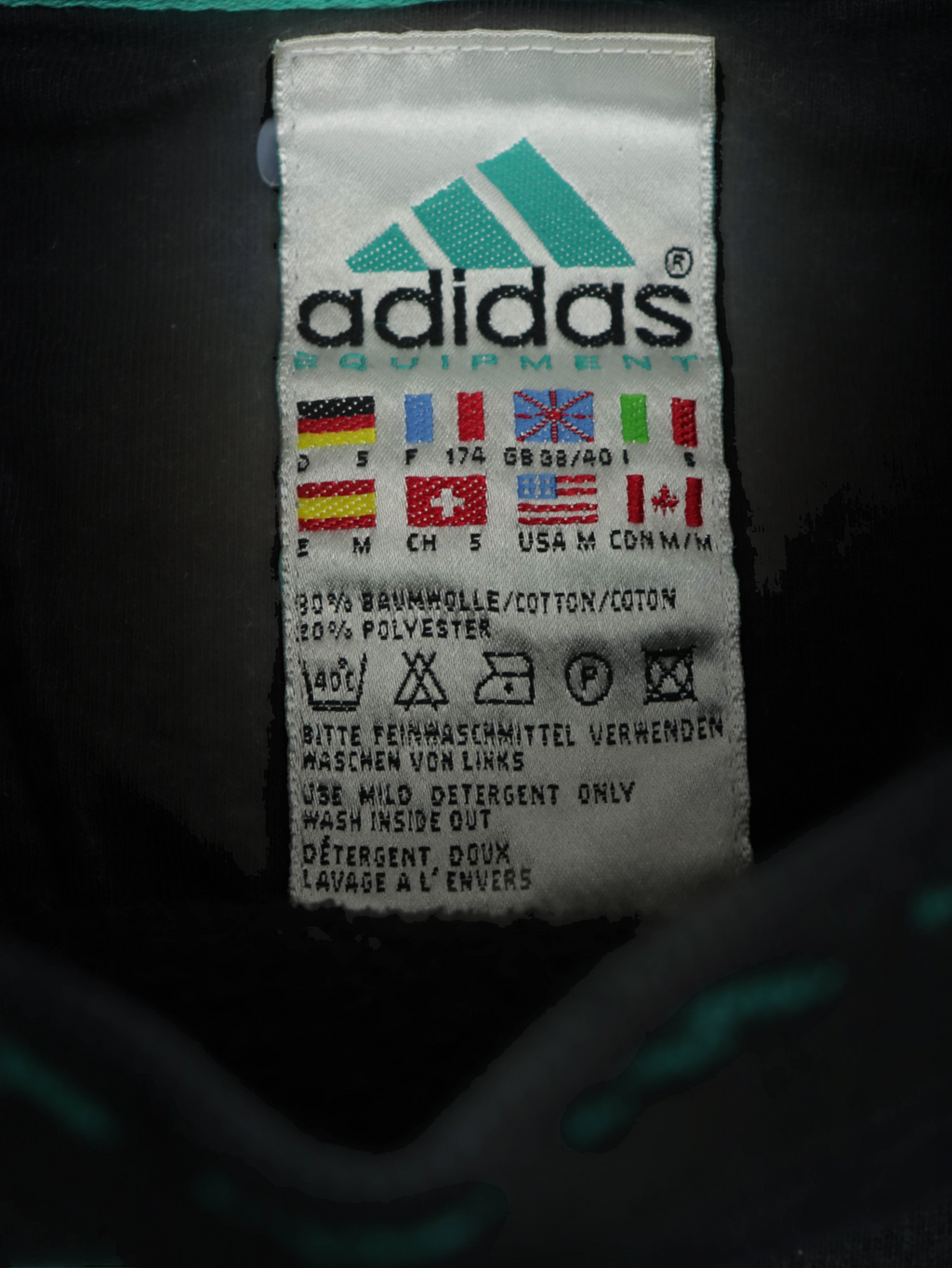 Etiqueta de cuidado de sudadera vintage Alabama Vintage Adidas Equipment de algodón y poliéster