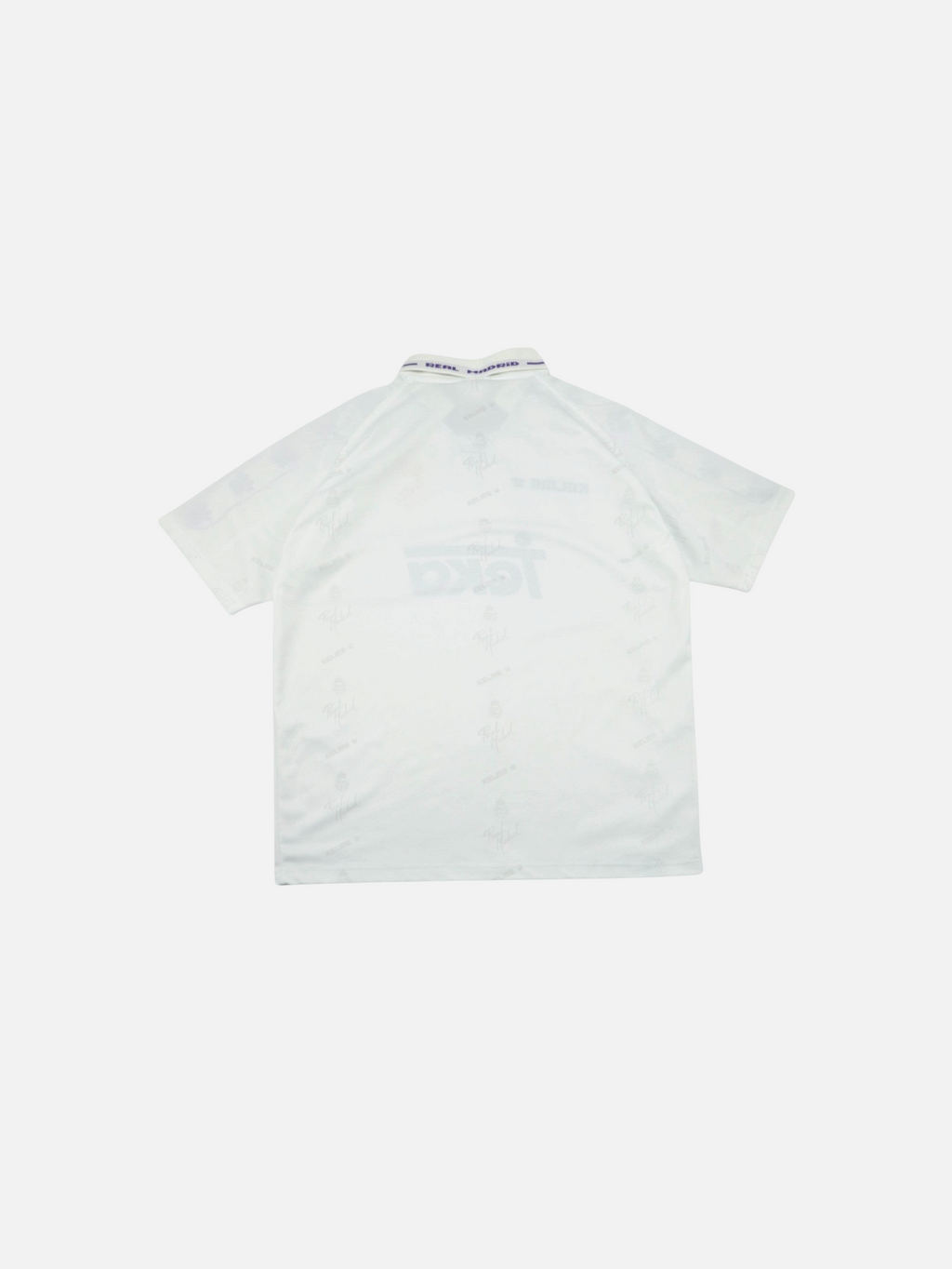 Camiseta de fútbol vintage Alabama Vintage del Real Madrid 1994-96 blanca con cuello polo y estampado sutil