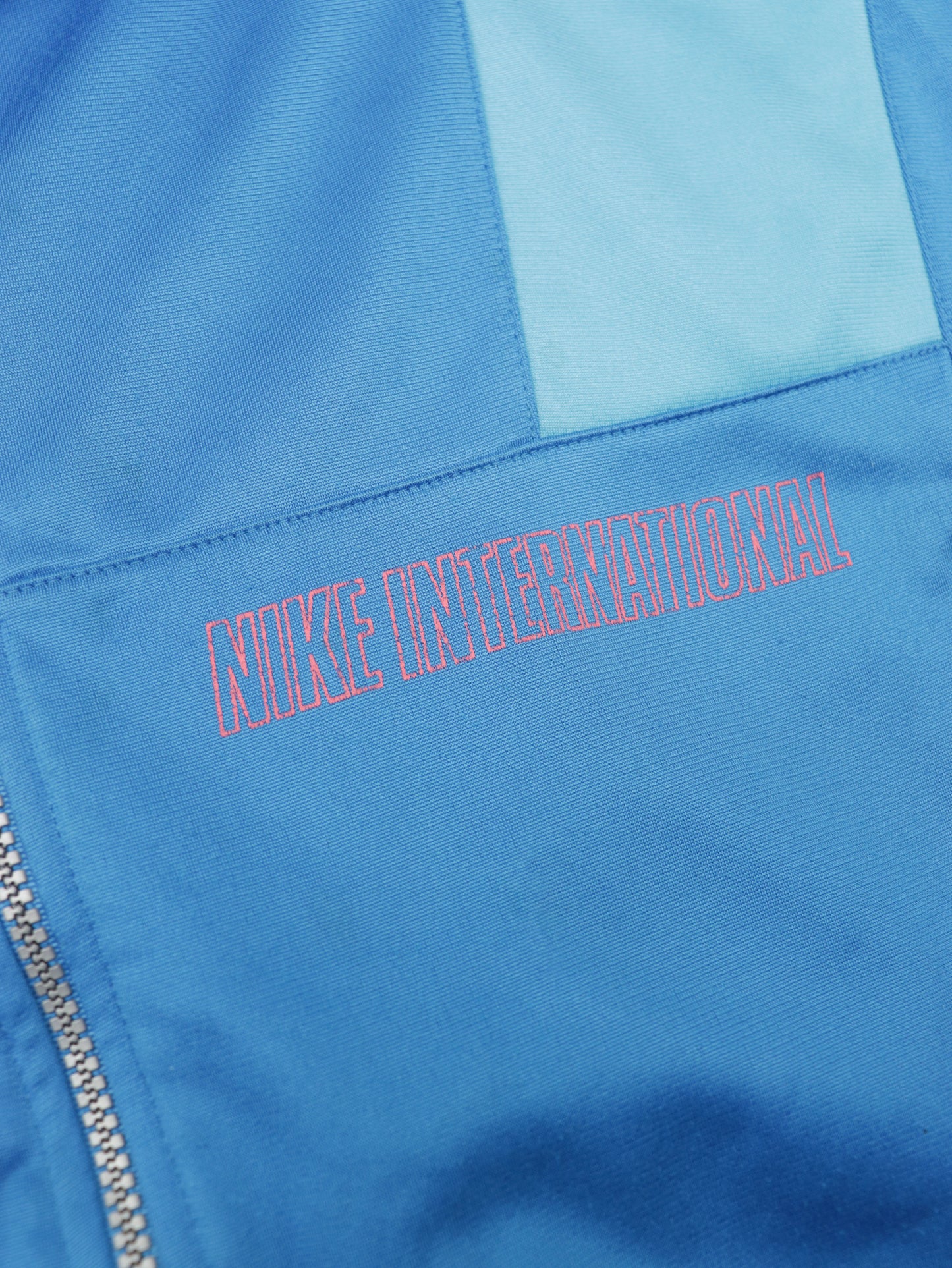 CHAQUETA NIKE INTERNATIONAL VINTAGE 90S