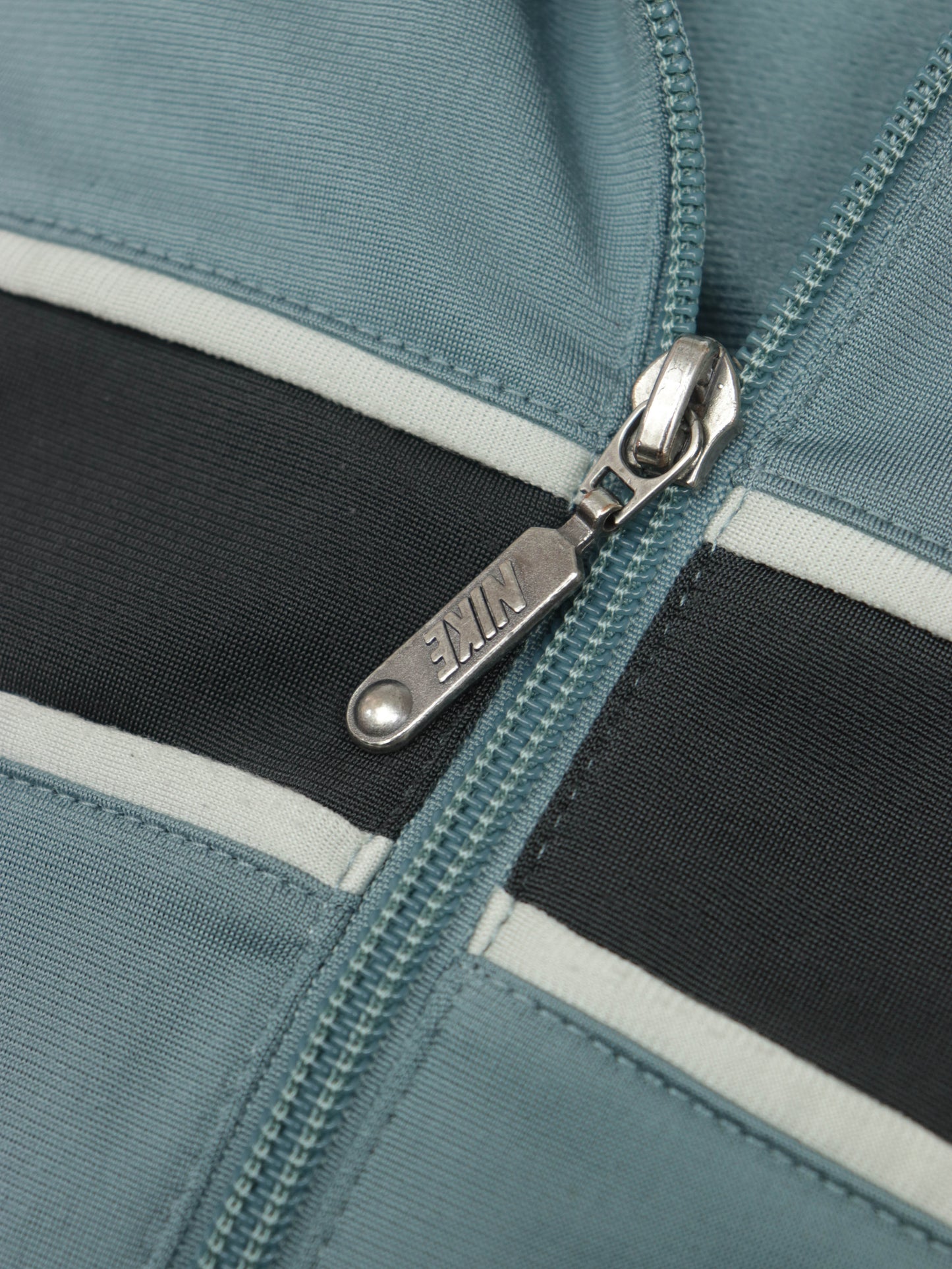 VINTAGE NIKE JACKET 00S