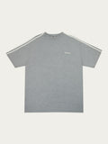 Camiseta gris vintage de Alabama Vintage con las tres rayas blancas características de Adidas en las mangas