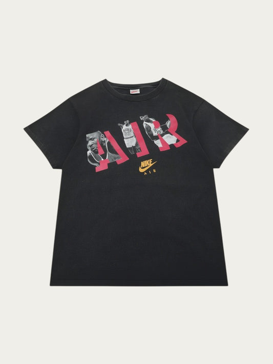Camiseta negra Alabama Vintage estilo años 90 con gráfico de Michael Jordan y logo Nike Air en el pecho
