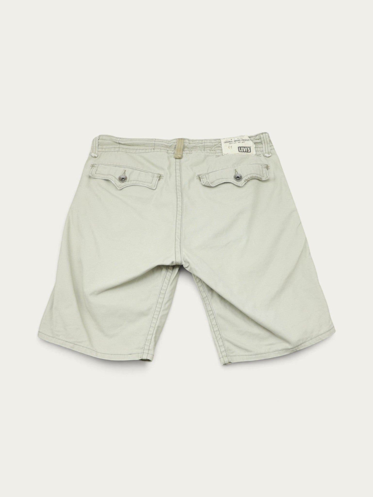 Shorts Levi's vintage estilo años 2000 en color beige con bolsillos traseros de Alabama Vintage